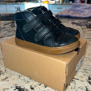 Ugg kids rennon II 12 black Velcro high top sneaker